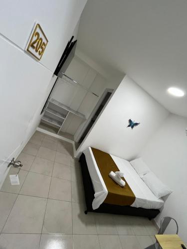 a bedroom with a bed in a room at Hotel Santa Marta VIP in Santa Marta