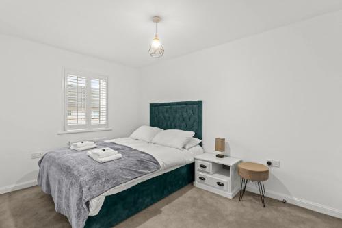 Ένα ή περισσότερα κρεβάτια σε δωμάτιο στο Bright Home in Sunny Eastbourne