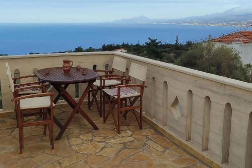 Traditional stone house in Kefalas-Sea view
