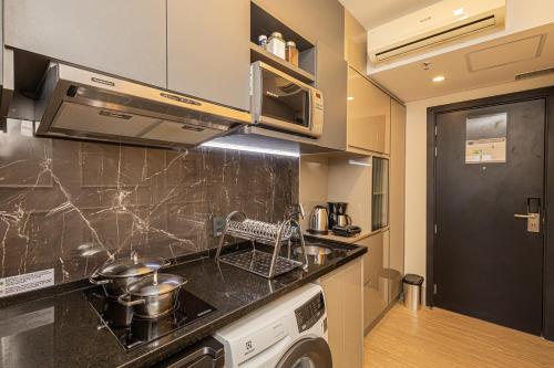 a kitchen with a sink and a counter top at APS - Alpha Stay By Anora Spaces in Barueri