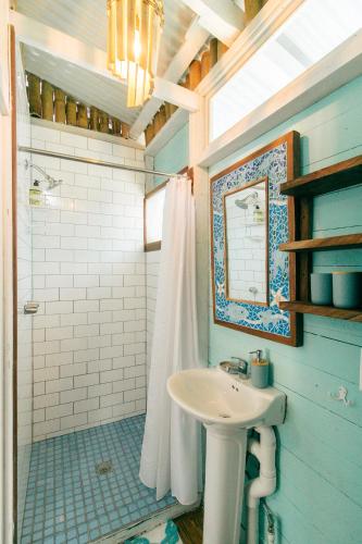 a bathroom with a sink and a shower at Casa Olas Bluff Beach in Bocas Town