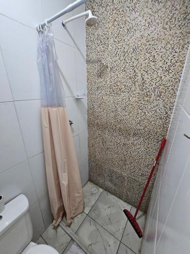 Bilik mandi di Casa Recife Conforto 1