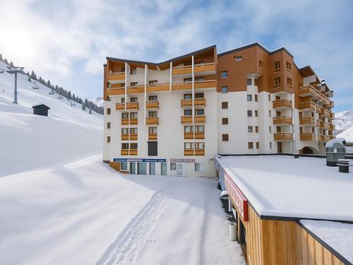 Les Menuires: 2 pièces pour 4 personnes, 34m², cuisine équipée, proche remontées mécaniques - FR-1-452-89