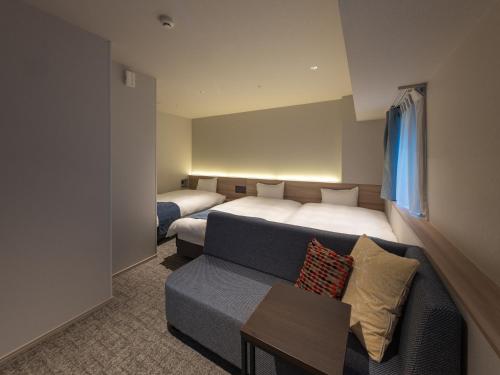 Postel nebo postele na pokoji v ubytování New Osaka Hotel