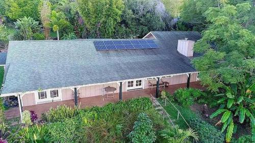 an overhead view of a house with solar panels on it at Peaceful Olinda Getaway in Makawao