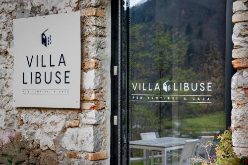 a sign on the side of a window of a villa lodge at Villa Libuse B&B in Pontebba