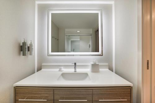 Bilik mandi di Home2 Suites By Hilton Aurora Medical Center Denver