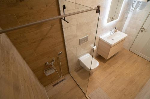 Billede fra billedgalleriet på FAVEHOME Apartment Sea View Pool Parking 2 Bedrooms Near Beach i Bar