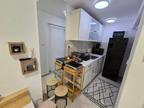 Η κουζίνα ή μικρή κουζίνα στο Yanai Suite Eilat