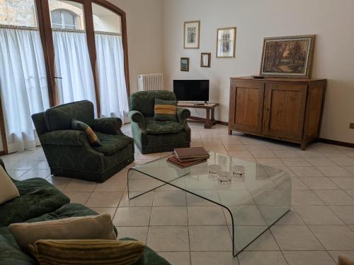 TV a/nebo společenská místnost v ubytování La dimora nel borgo Orvieto