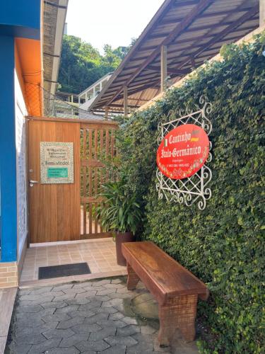 Cantinho Ítalo-Germânico Hospedagem - Suíte Lavanda - Centro, Marechal Floriano-ES的证书、奖牌、标识或其他文件