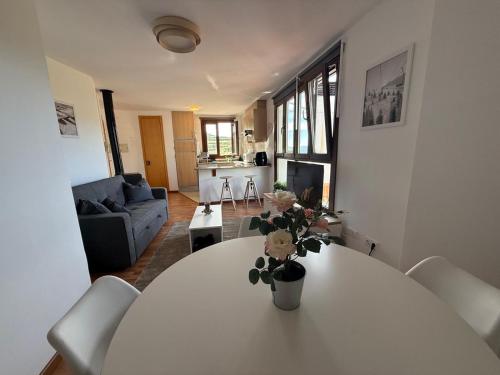 a living room with a white table with flowers on it at el mirador de ona in Valdelinares