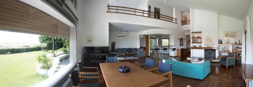 Posezení v ubytování Olympus Breeze pool villa Divine Luxury in Larisa