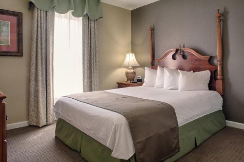 a hotel room with a large bed and a window at Club Wyndham Kingsgate in Williamsburg