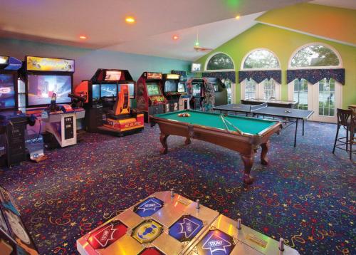 a room with a pool table and arcade games at Club Wyndham Kingsgate in Williamsburg