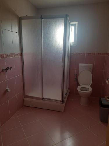 Ένα μπάνιο στο Your Private Home at Lake Salda