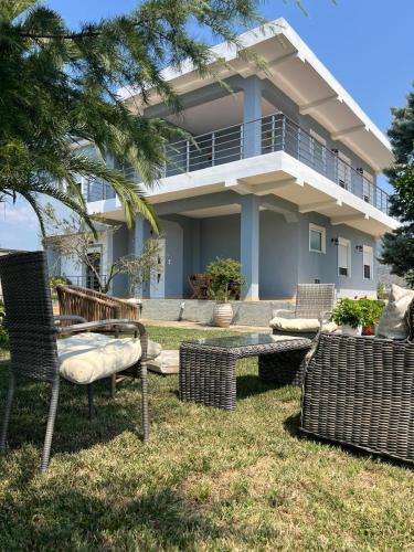 Villa ILIRIANにある庭