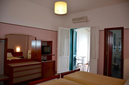 TV a/nebo společenská místnost v ubytování Hotel Villa Selene