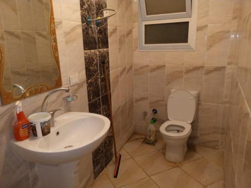 Ένα μπάνιο στο شاليه للايجار بقريه مارسيليا بيتش 1