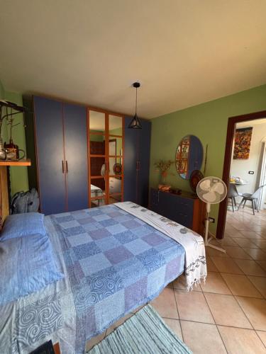 Ένα ή περισσότερα κρεβάτια σε δωμάτιο στο La casetta di Nonna Rosa