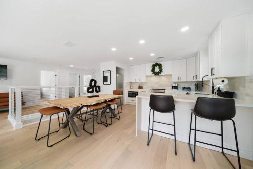 Gallery image of Seas & Greetings! 5BR 4BA House! Elegant Coastal Living Near the Shore in Sunnyside