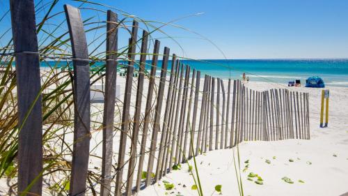 Gallery image of Seas & Greetings! 5BR 4BA House! Elegant Coastal Living Near the Shore in Sunnyside