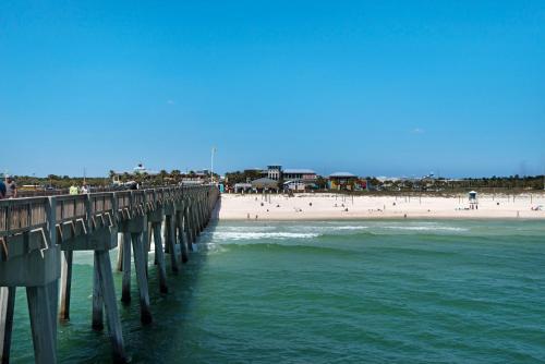 Gallery image of Seas & Greetings! 5BR 4BA House! Elegant Coastal Living Near the Shore in Sunnyside