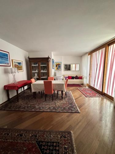 a living room with a table and chairs and a couch at Las Pluminas B&B in Alghero