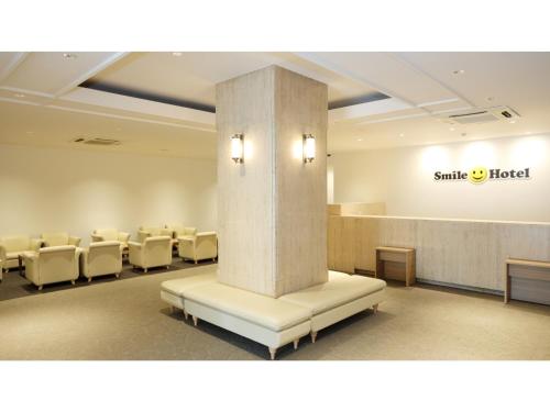 a waiting area of a clinic with a waiting room at Smile Hotel Kumagaya - Vacation STAY 90811v in Kumagaya