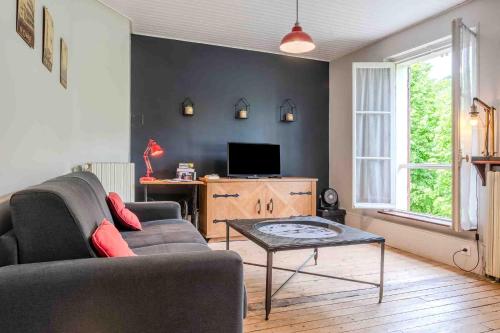 a living room with a couch and a coffee table at Marquise Barbot in Evry-Courcouronnes