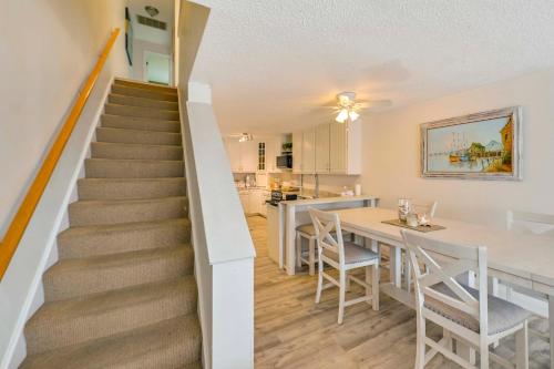 Φωτογραφία από το άλμπουμ του Steps to Rehoboth Bay Marina! Condo with Pool Access σε Dewey Beach
