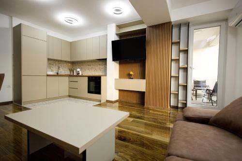 Dapur atau dapur kecil di New Ultra-Modern 2BR Apartment