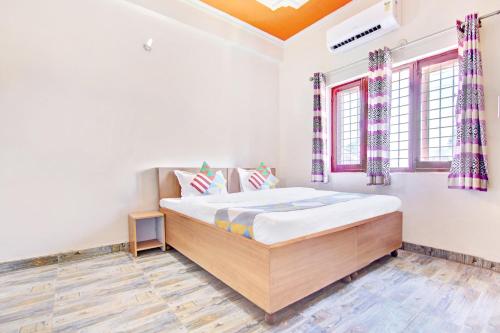 a bedroom with a bed in a room at HOME 78802 Balaji Bhawan Jhajra in Dehradun