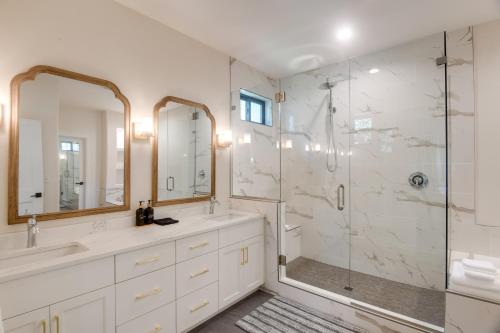 a bathroom with two sinks and a shower at Ski and Hike in Kelly Canyon Rigby Group Getaway in Rigby