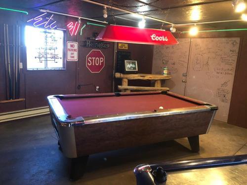 a pool table in a room with a stop sign at Cabin 10 at the Cedaredge Lodge in Cedaredge