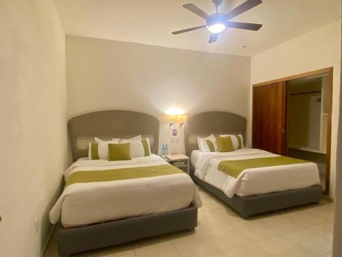 Ένα ή περισσότερα κρεβάτια σε δωμάτιο στο Hotel Misión Campeche