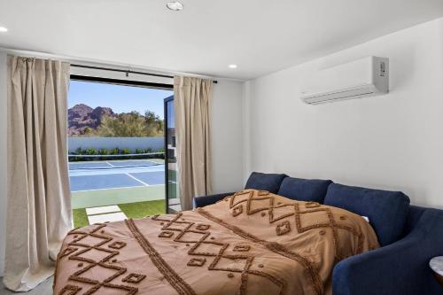 En eller flere senge i et værelse på PV Getaway: Heated Pool and Private Pickleball!