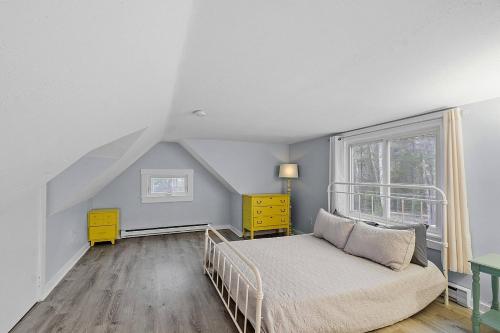 Postel nebo postele na pokoji v ubytování Kennebunk/Kennebunkport Beach House w/Pool!