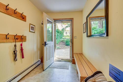 Galeriebild der Unterkunft Less Than 2 Mi to Beaches and Shops Charming Kennebunk Home in Kennebunk