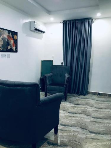 Un lugar para sentarse en Zustel Hotel and Suites
