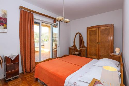 Apartments by the sea Sparadici, Sibenik - 24300