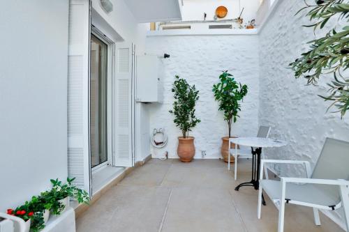 Parthenon Rooftop Luxury Apartments by Live&Travel