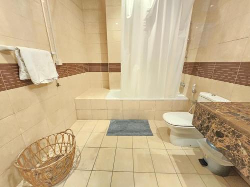a bathroom with a tub and a toilet and a shower at Modern Studio Near Dubai World Trade Centre in Dubai