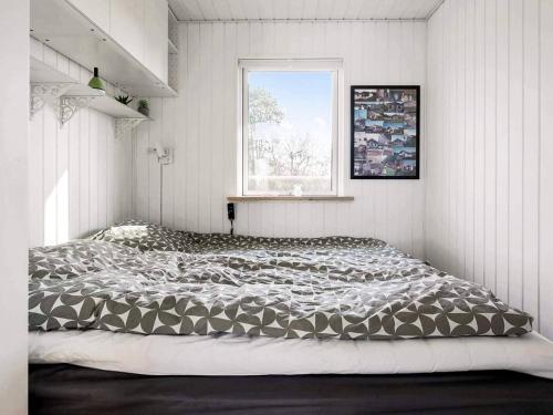 En eller flere senge i et værelse på 4 star holiday home in Karrebæksminde