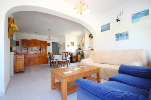 a living room with a couch and a table at Chalet Carrio Park 5B in Casas de Torrat