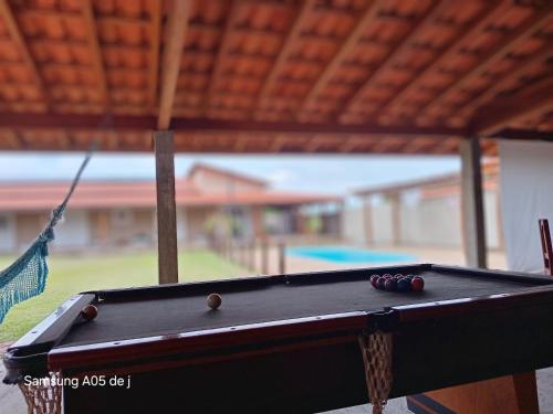 a pool table with balls on top of it at Recantto dos pássaros in São Pedro