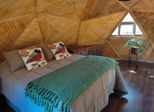 a bedroom with a bed in a yurt at Domo Tralcao Valdivia 