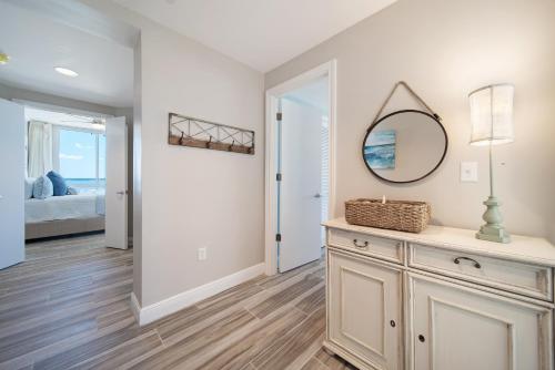 Foto sihtkohas Navarre asuva majutusasutuse Belle Mer 1104 - Beach of Navarre Beach Luxury Retreat - Corner Condo with Gulf & Sound Views galeriist