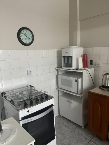 Η κουζίνα ή μικρή κουζίνα στο Apartamento central