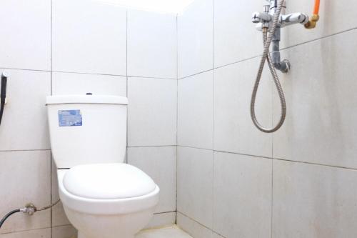 Ένα μπάνιο στο RedDoorz near Bigmall Samarinda 2